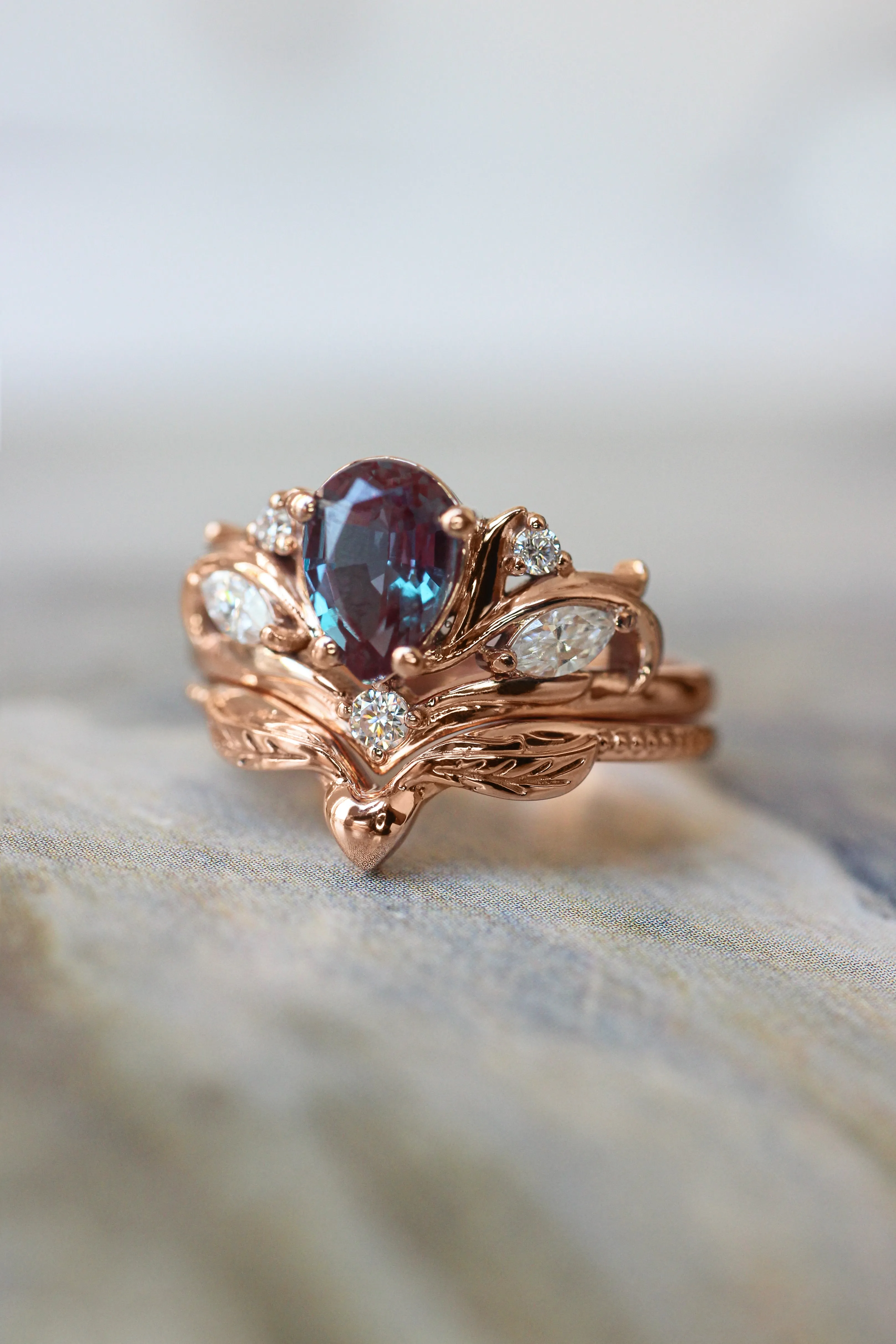 Bridal ring set with pear cut alexandrite / Swanlake