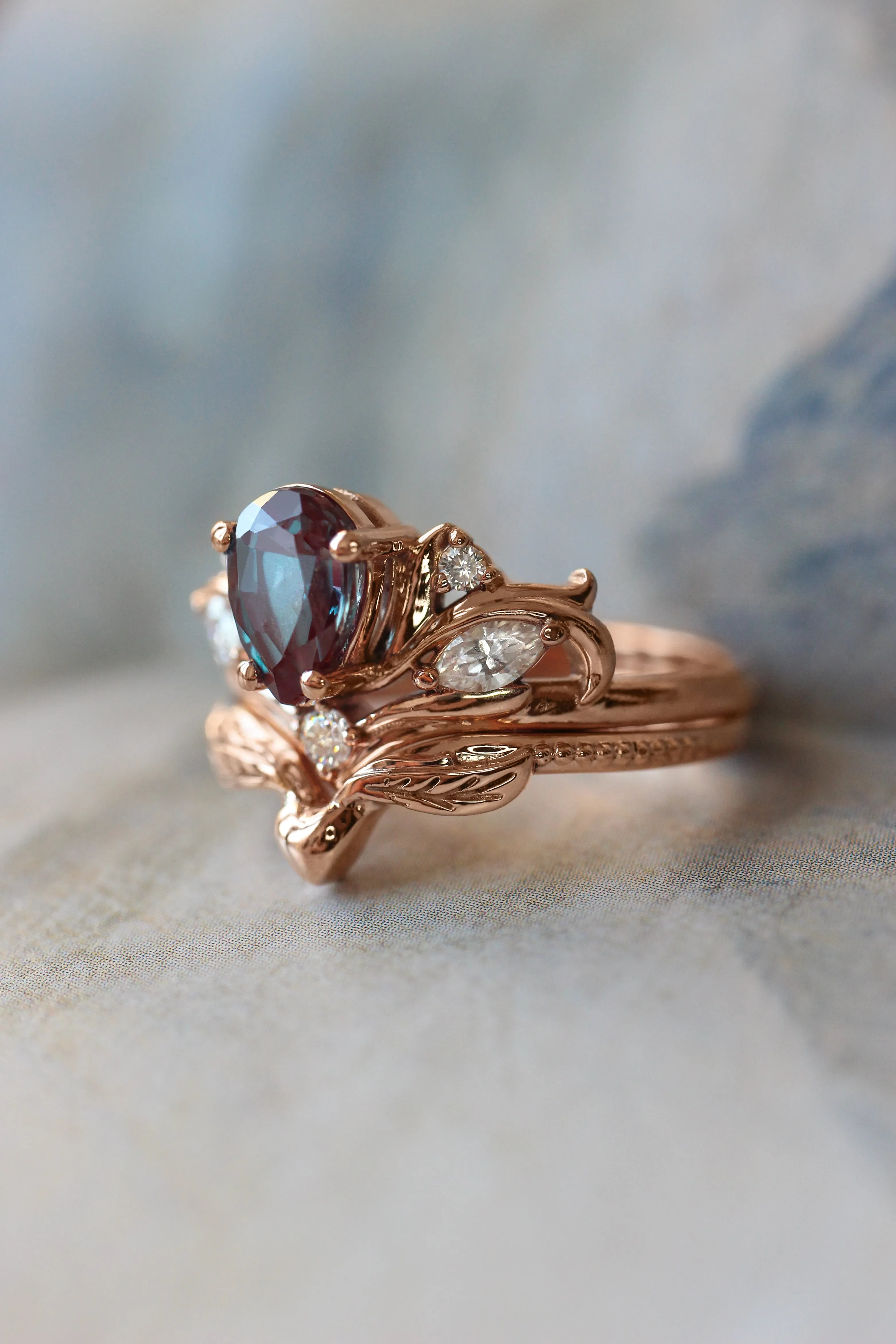 Bridal ring set with pear cut alexandrite / Swanlake