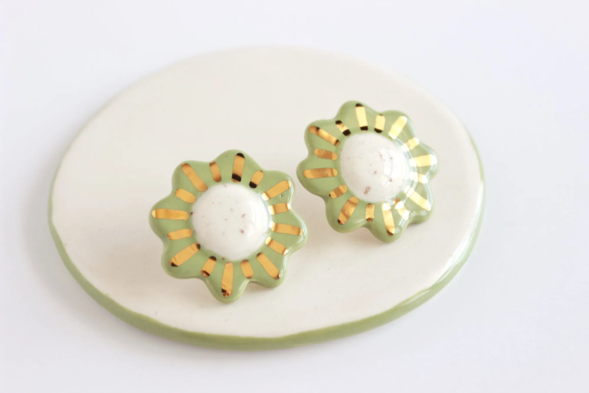 Daisy Bump Statement Stud Earrings