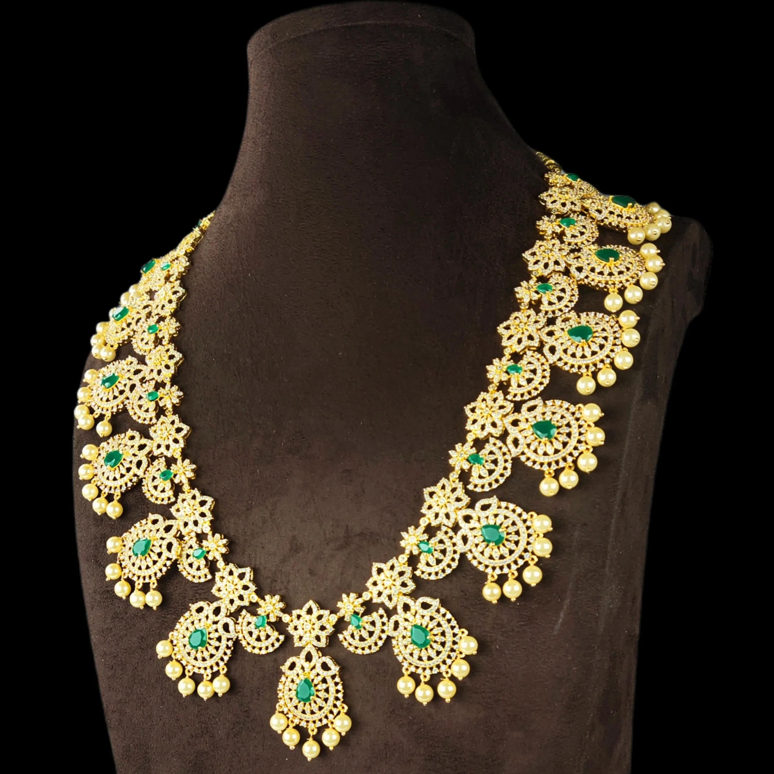 Grand American Diamonds & Emeralds Necklace Set