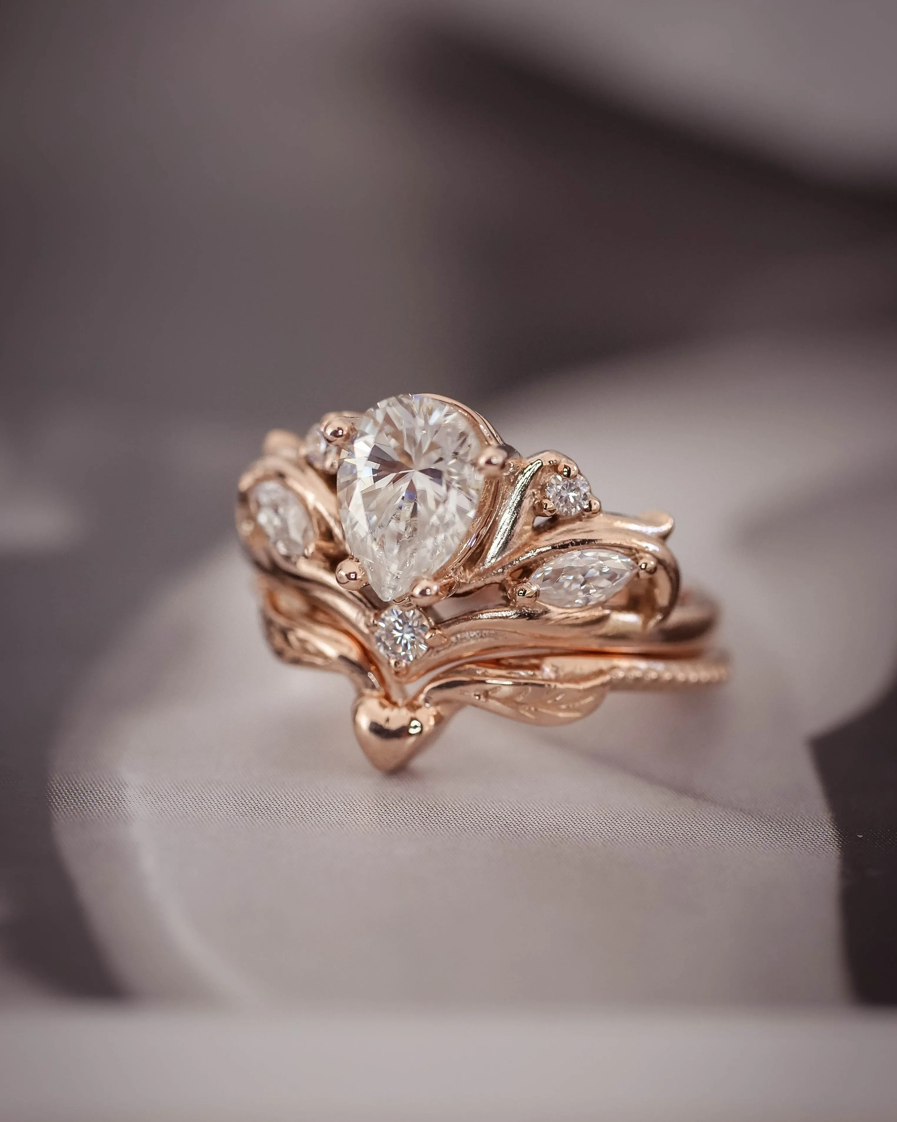 Heart wedding ring / matching band for Swanlake