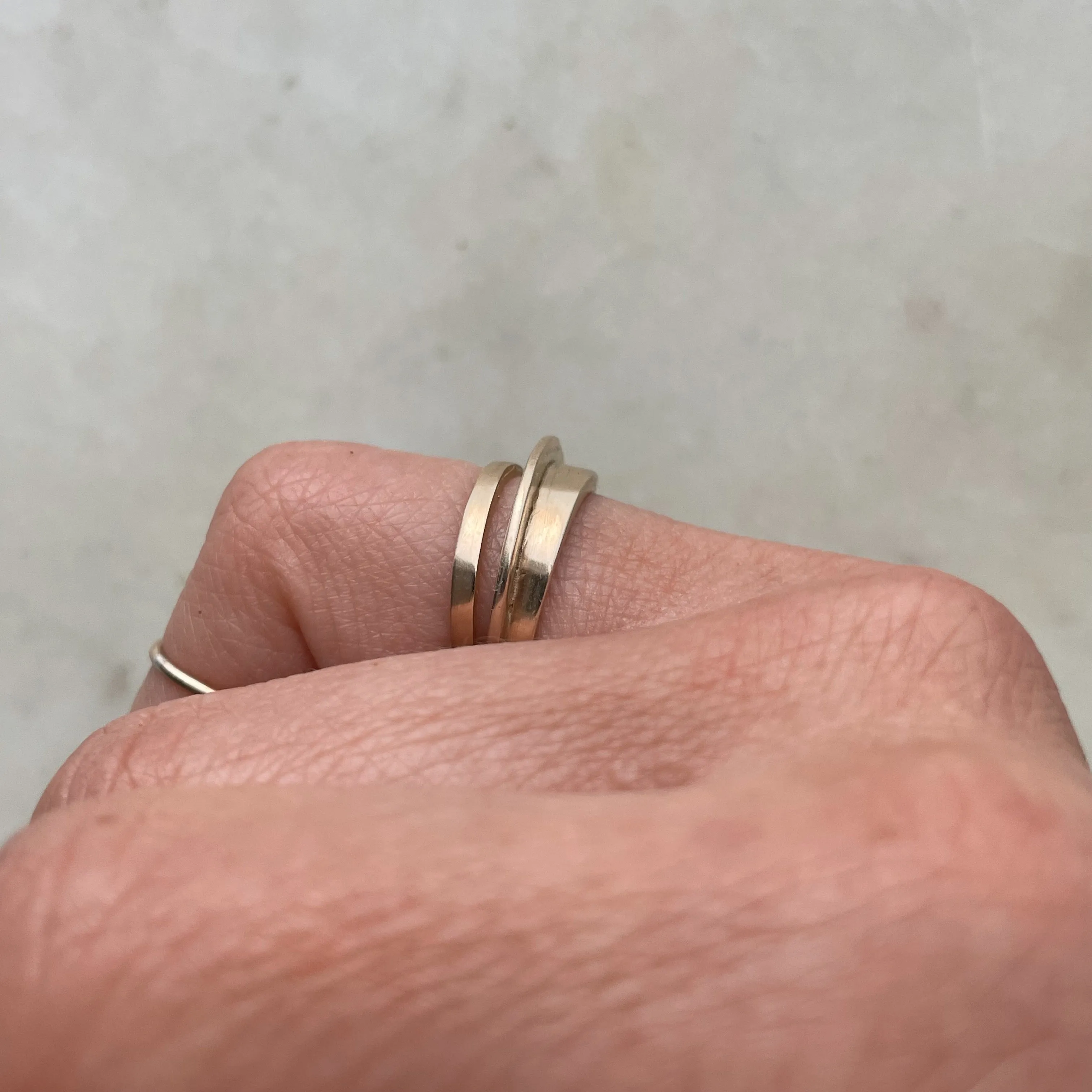 SELF-STACKER RING