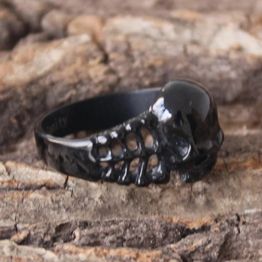 Skull Ring W/ Bones - Black - R65